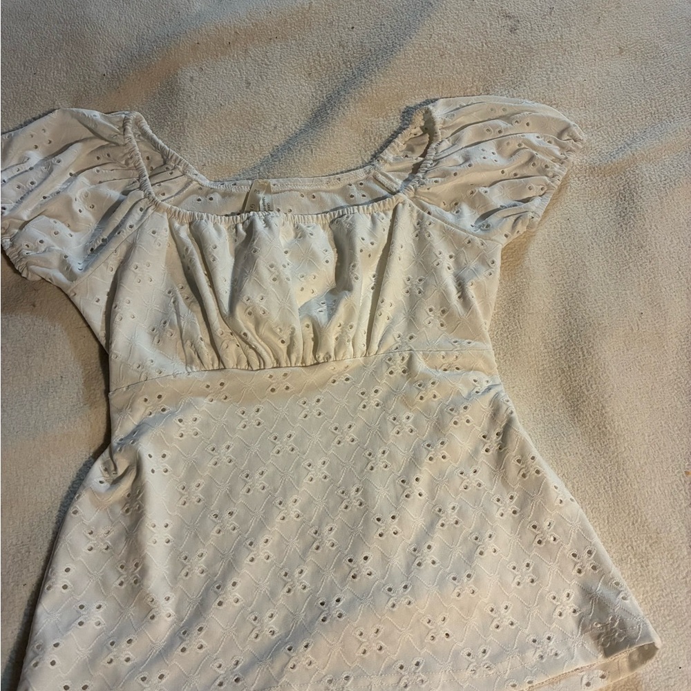 White puff sleeve shirt